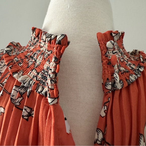 Nanette Lepore Accordian Dress - Picture 6 of 9